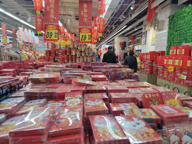 春节临近，安顺各超市年味浓！市民采购的是一份“节日的快乐”
