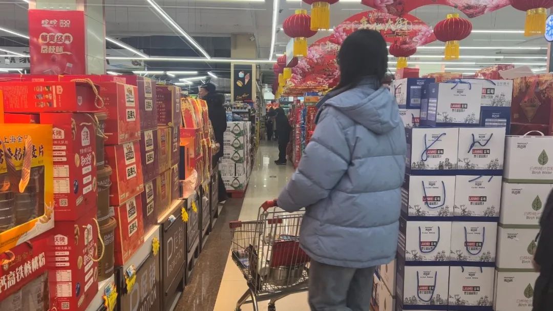 新春走基层丨红红火火迎龙年！加区年货市场年味儿十足